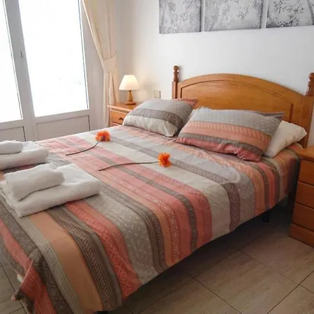 Villa In Puerto Del Carmen Sleeps 5 Includes Swimming Pool&air Con 8 *