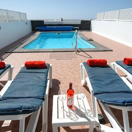 In Puerto Del Carmen Sleeps 5 Includes Swimming Pool&air Con 8 * Puerto del Carmen (Lanzarote)