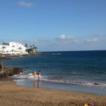 Villa In Puerto Del Carmen Sleeps 5 Includes Swimming Pool&air Con 8